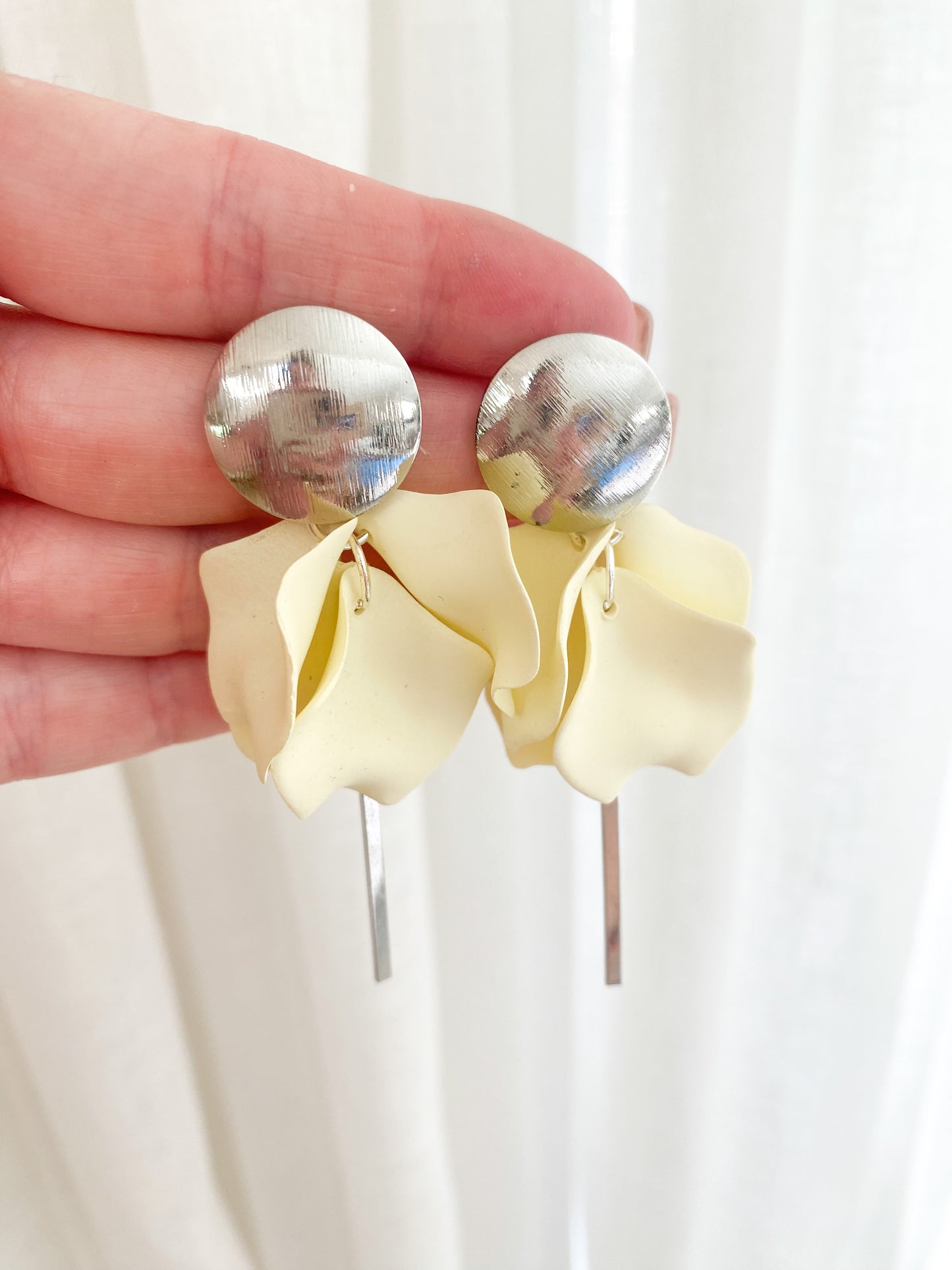Petals - cream with silver