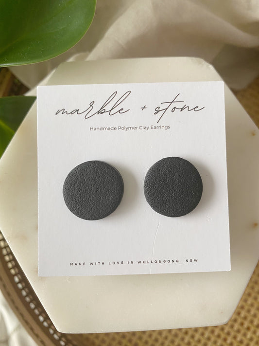 Mega stud - black textured